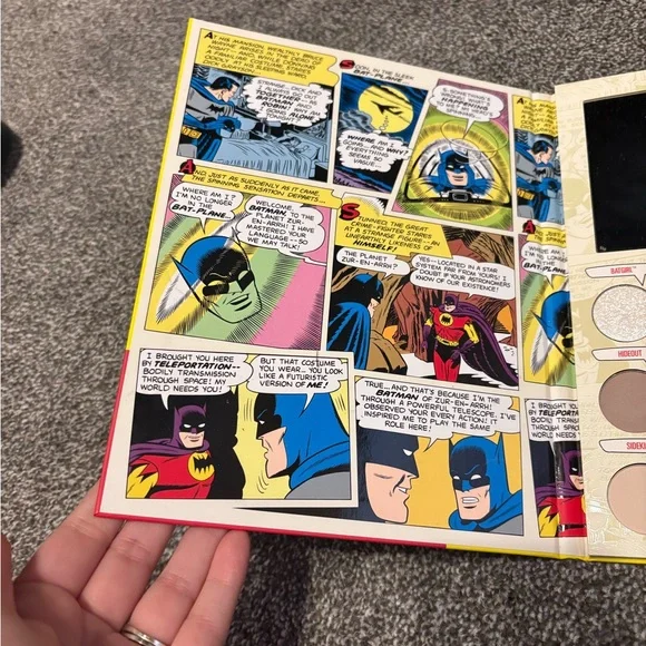 Kylie Cosmetics Batman Yellow Makeup Collection - Picture 4 of 4